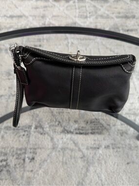 Vintage Coach Y2K mini Black Leather Wristlet turn lock